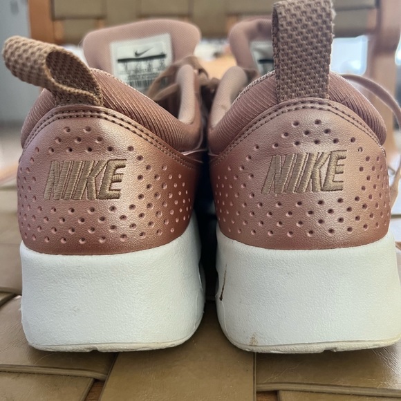 Nike Air Max Thea SE Special Edition Metallic Rose
Gold/ Bronze - Picture 5 of 10